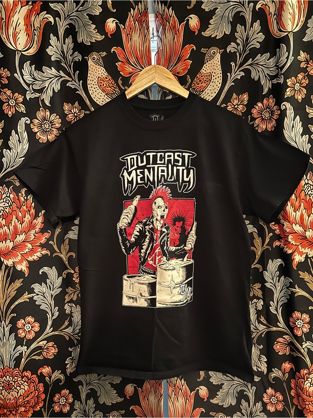 O/M Outcast Mentality Unworn Punk Hardcore tee make an offer!!